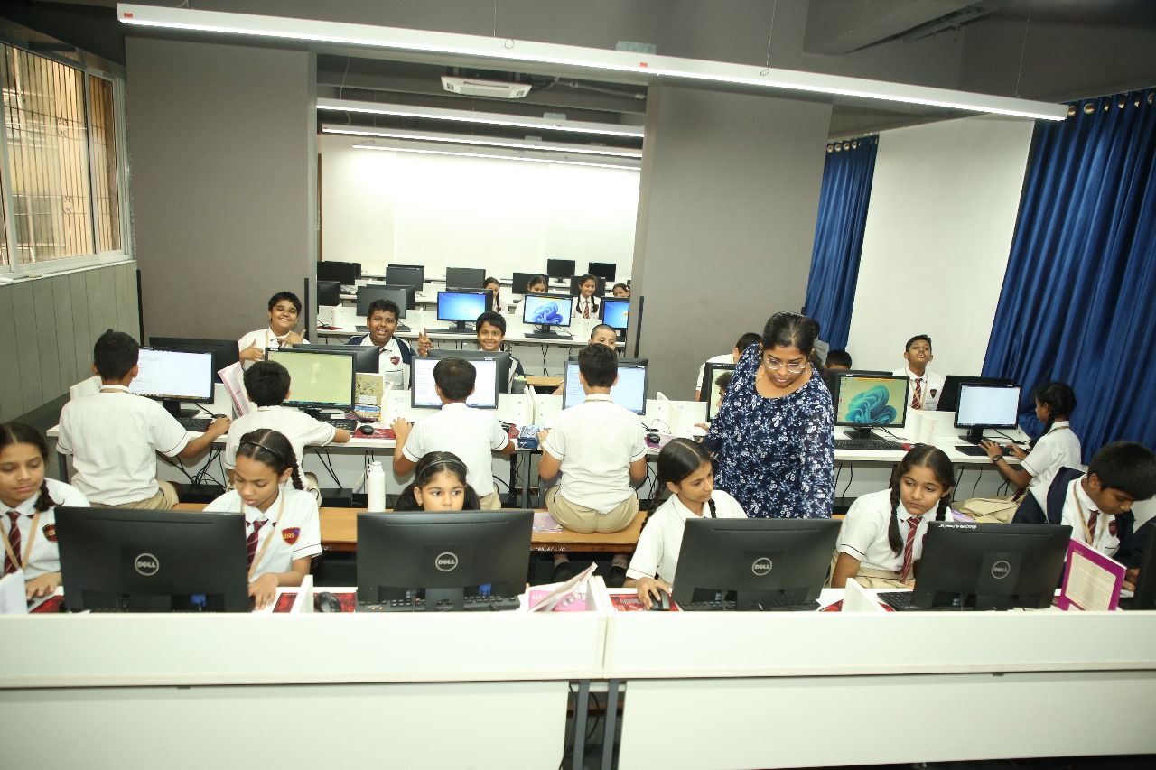 Fully Equipped Computer & Robotics Lab